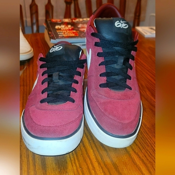 Mens size 11 Nike Market low 2 Varsity's - Picture 3 of 9